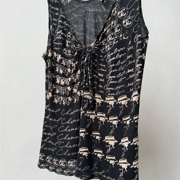 CHANEL 2006 Black & Beige Script Motif Tank - Picture 2 of 7